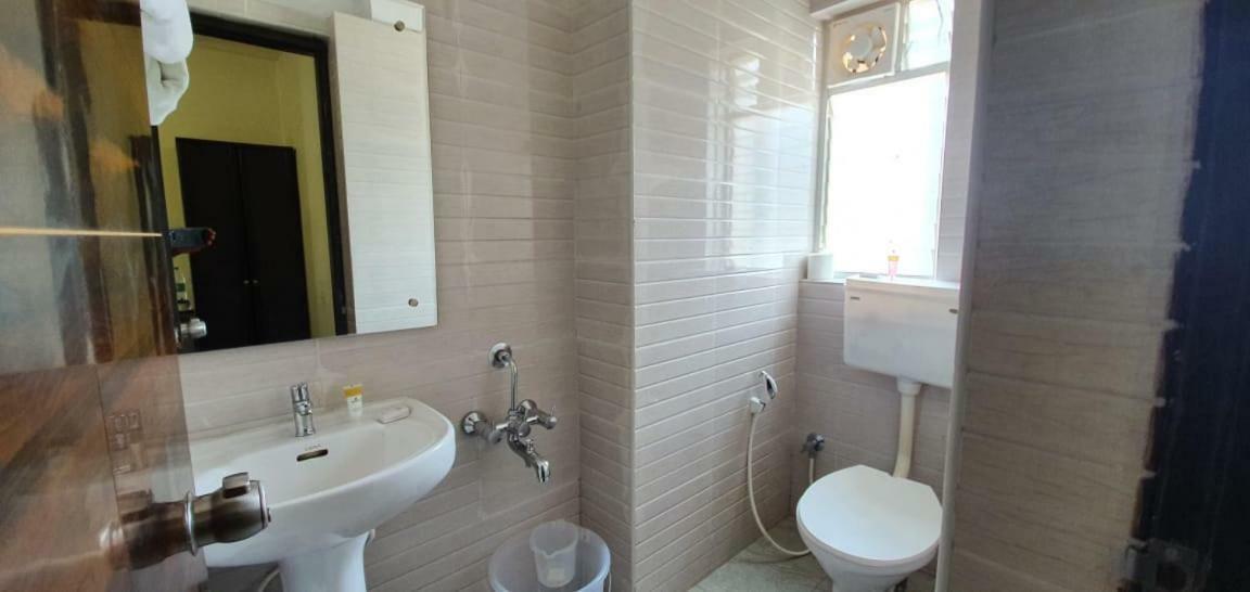 Daffodil Delight - Manyata Tech Park Hotel บังกาลอร์ ภายนอก รูปภาพ